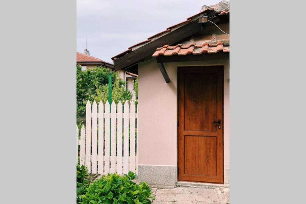 Cute Little House With A White Picket Fence Villa Burgas Exterior photo